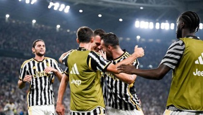  国际米兰绝杀尤文，登顶意甲积分榜  