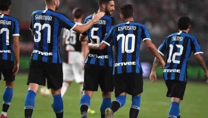  AC米兰主场三球大胜亚特兰大重返欧冠区  