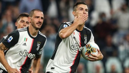  意甲传奇退役，布冯含泪告别绿茵场  