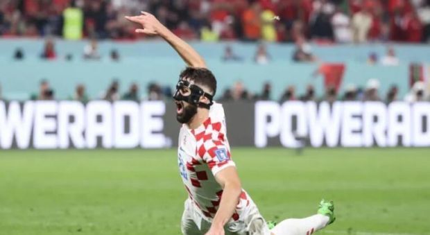  马赛德比战平局收场球迷嘘声不断  