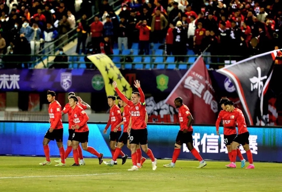  马赛主场球迷助威声浪助力球队逆转取胜