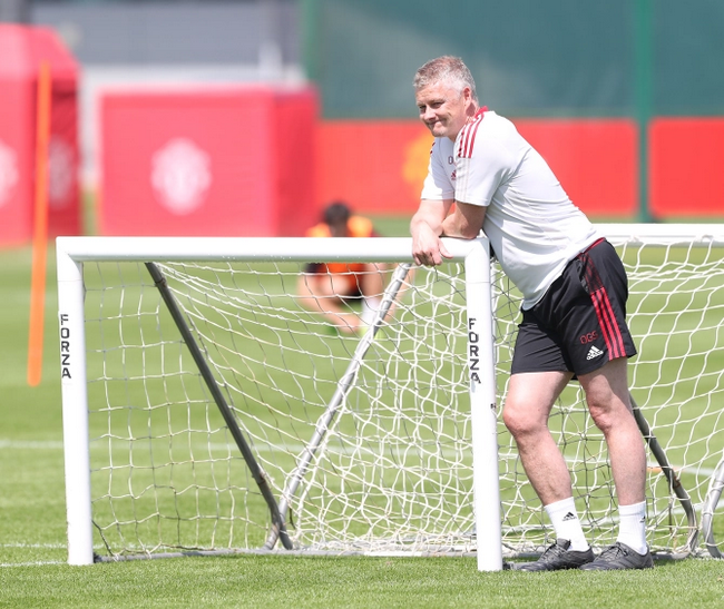  沃尔夫斯堡定位球战术奏效，利用身高优势头球破门锁定胜局